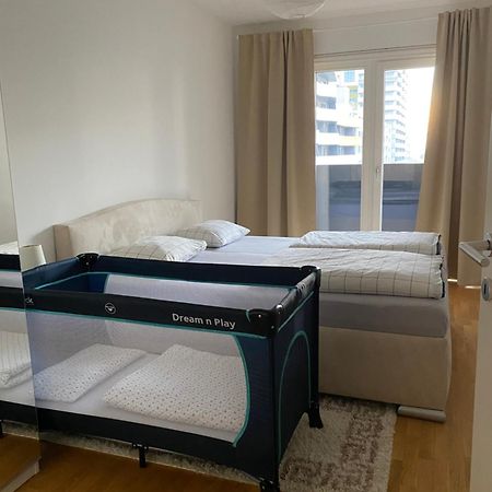 2 Bedroom Apartment Next To Metro U1 And Garage Parking Wenen Buitenkant foto