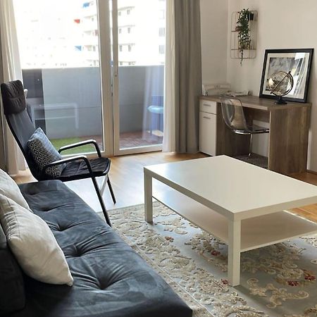2 Bedroom Apartment Next To Metro U1 And Garage Parking Wenen Buitenkant foto