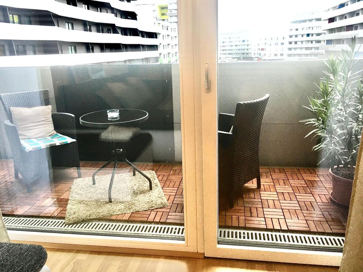 2 Bedroom Apartment Next To Metro U1 And Garage Parking Wenen Buitenkant foto