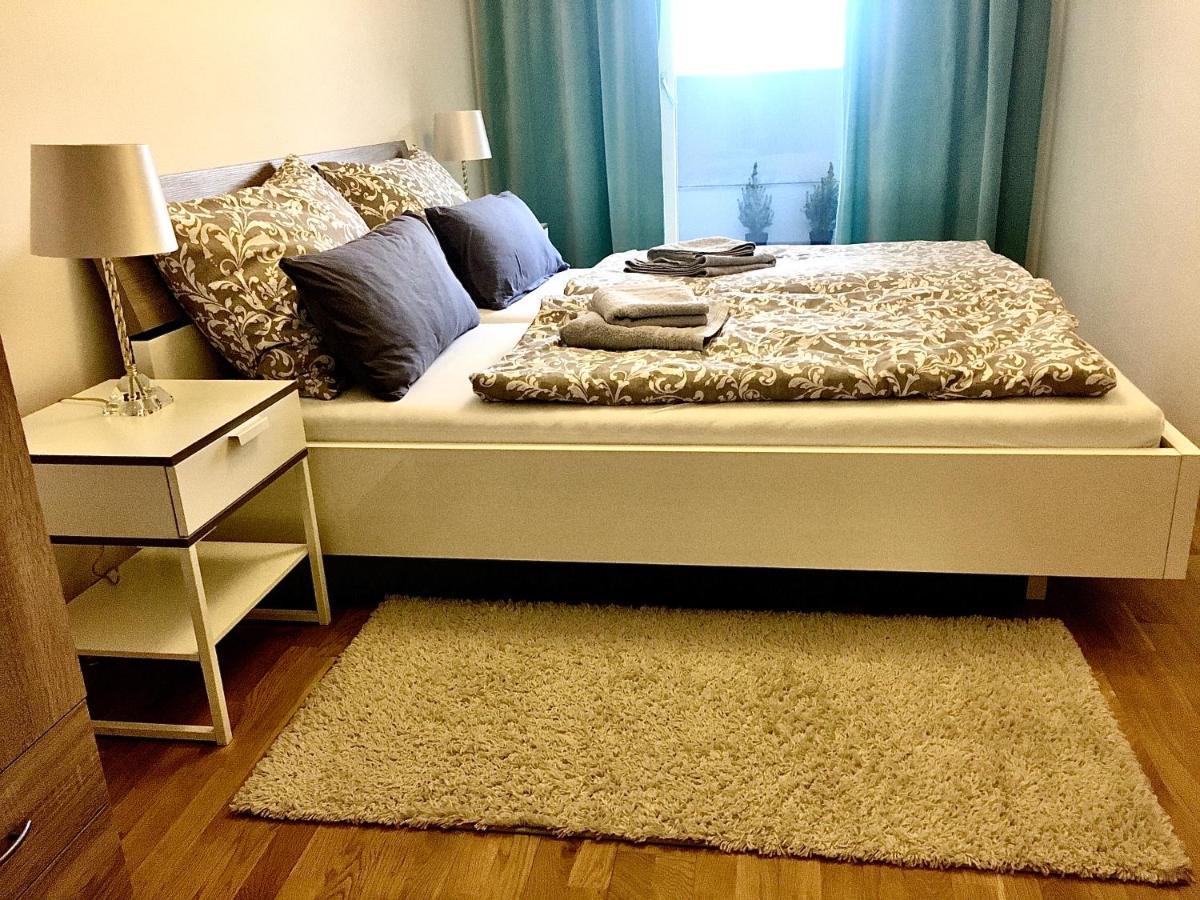 2 Bedroom Apartment Next To Metro U1 And Garage Parking Wenen Buitenkant foto