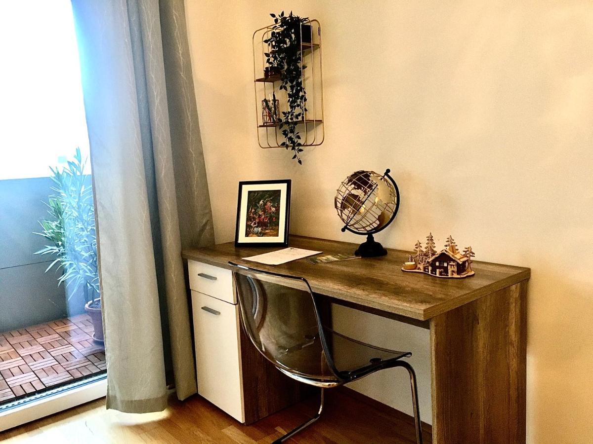 2 Bedroom Apartment Next To Metro U1 And Garage Parking Wenen Buitenkant foto