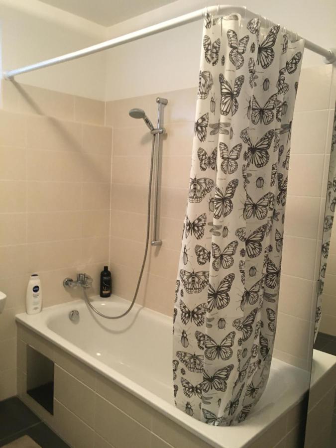 2 Bedroom Apartment Next To Metro U1 And Garage Parking Wenen Buitenkant foto