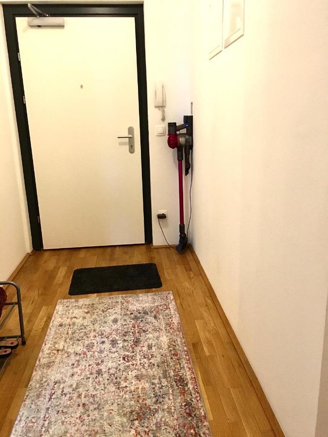 2 Bedroom Apartment Next To Metro U1 And Garage Parking Wenen Buitenkant foto