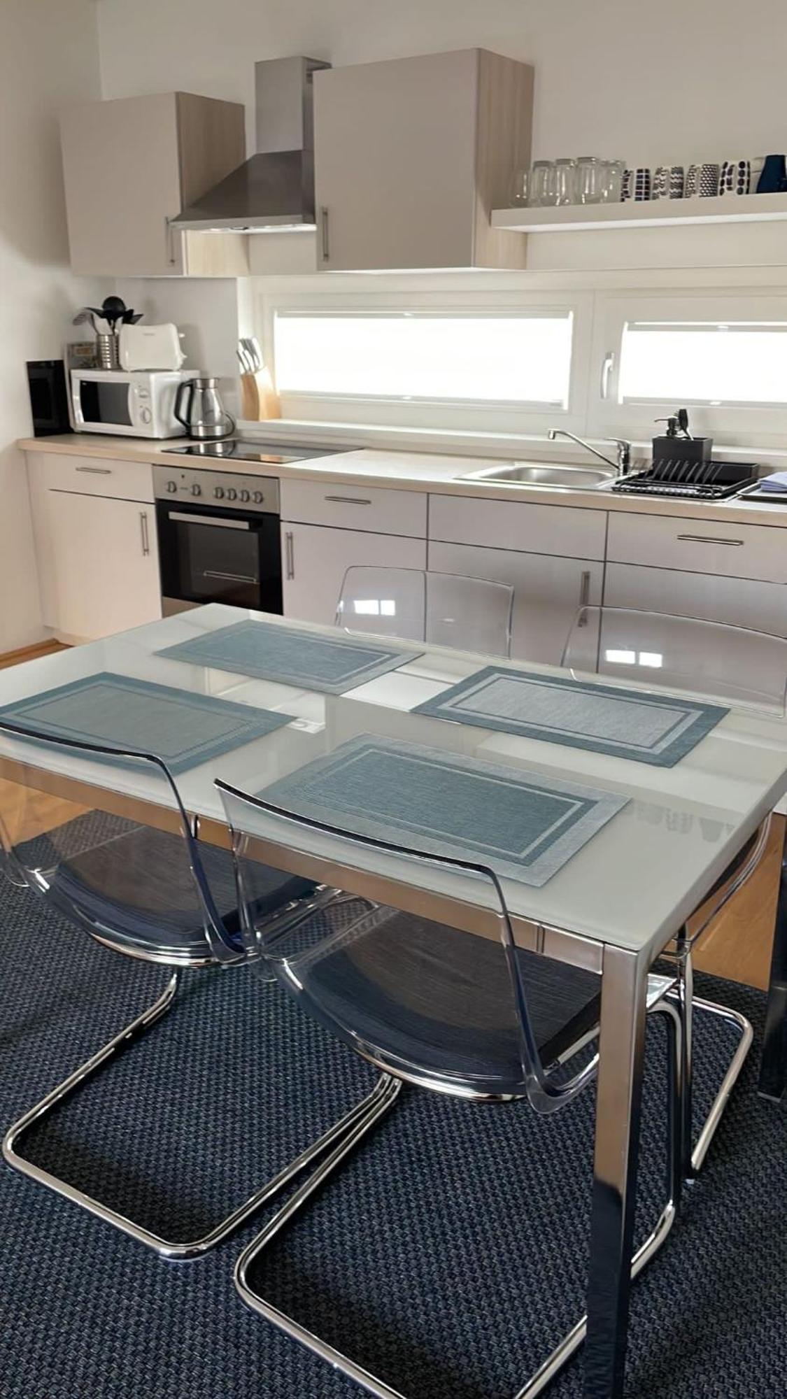 2 Bedroom Apartment Next To Metro U1 And Garage Parking Wenen Buitenkant foto